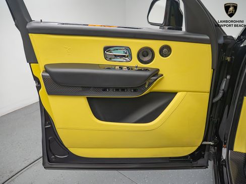 Used 2022 Rolls-Royce Cullinan Black Badge w/ Dark Exterior Package image 39