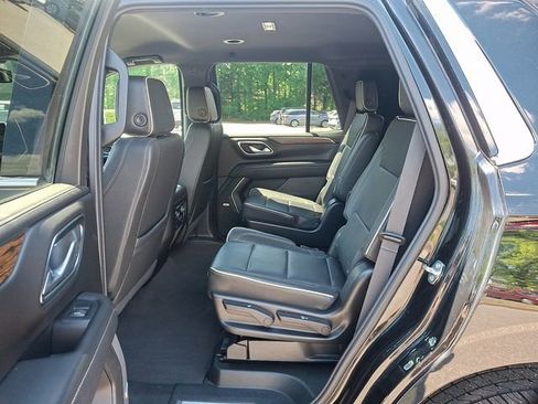 Used 2024 Chevrolet Tahoe Premier AWD/4WD image 12