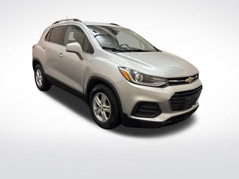 Used 2018 Chevrolet Trax LT w/ LT Convenience Package image 6