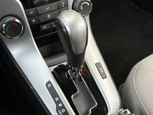 Used 2011 Chevrolet Cruze LT image 21