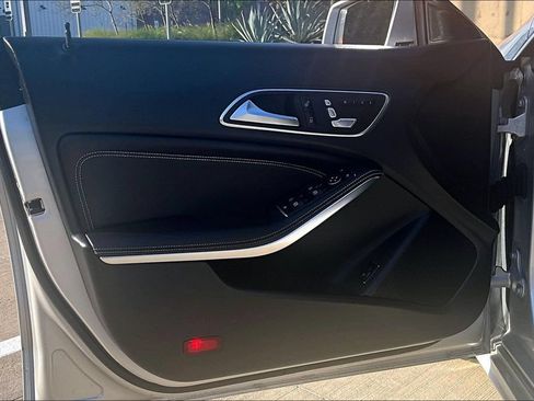 Used 2019 Mercedes-Benz CLA 250 image 24