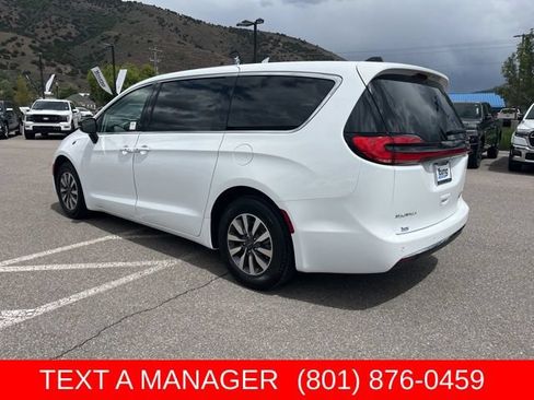 Used 2024 Chrysler Pacifica Limited FWD image 6