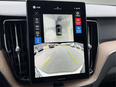 New 2026 Volvo XC60 B5 Plus w/ Protection Package Premier image 4