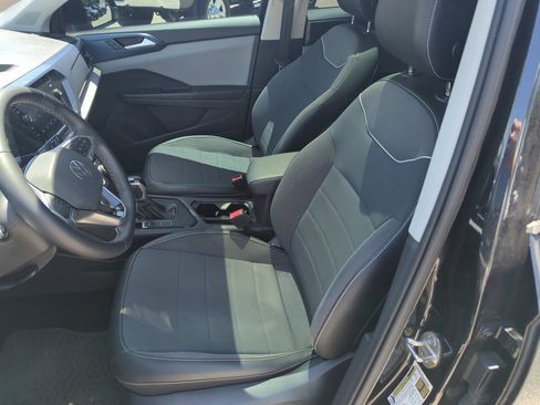 Used 2023 Volkswagen Taos SE w/ Panoramic Sunroof Package FWD image 12