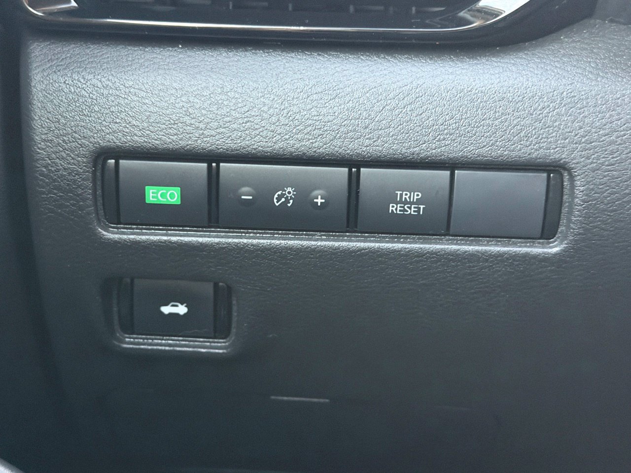Certified 2025 Nissan Sentra SV FWD image 18