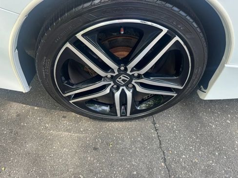 Used 2017 Honda Accord Touring image 23