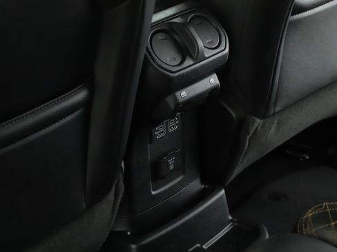 Used 2023 Jeep Wrangler Unlimited Sahara AWD/4WD image 6