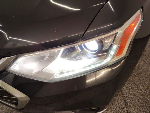 Used 2019 Chevrolet Traverse LT image 11