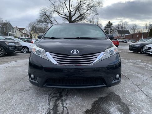 Used 2016 Toyota Sienna XLE image 2