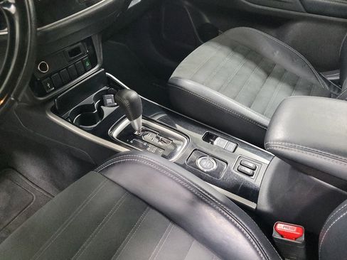 Used 2020 Mitsubishi Outlander SE image 26