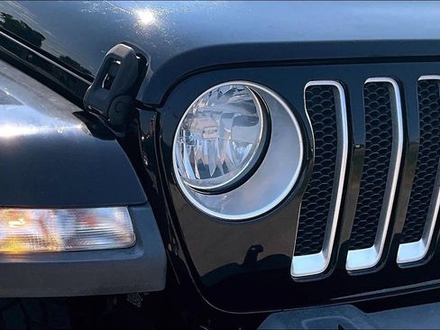 Used 2019 Jeep Wrangler Unlimited Sahara AWD/4WD image 27