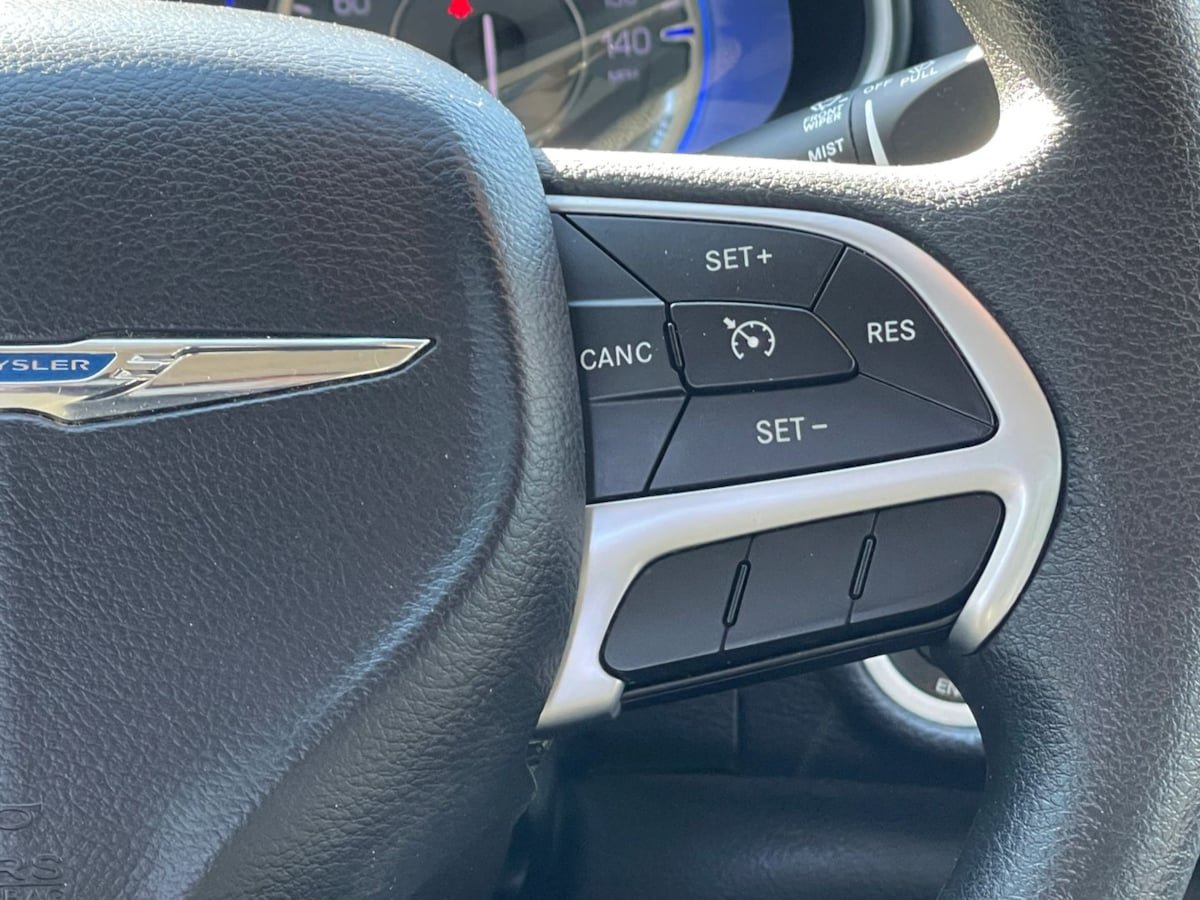 Used 2015 Chrysler 200 Limited FWD image 16