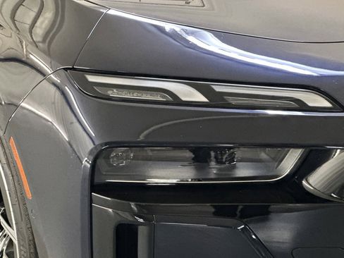 Used 2024 BMW i7 xDrive60 w/ Premium Package image 11