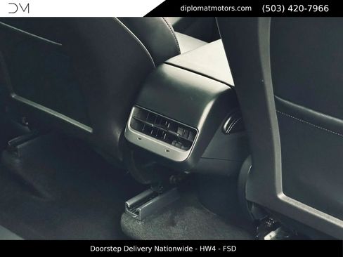 Used 2024 Tesla Model Y Performance AWD/4WD image 22