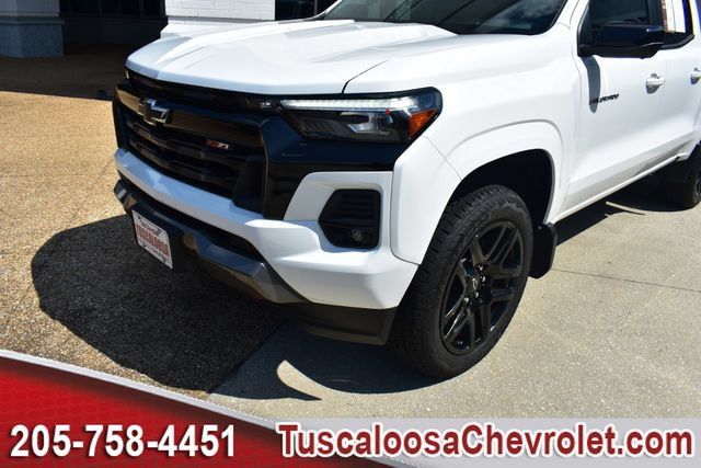 Used 2025 Chevrolet Colorado Z71 w/ Technology Package AWD/4WD image 44