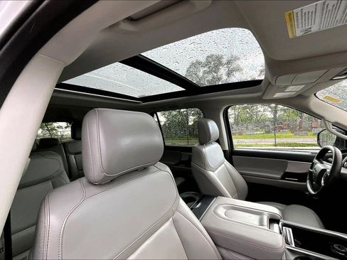 Certified 2025 Ford Expedition Active AWD/4WD image 21