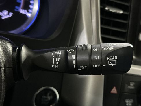 Used 2019 Toyota Highlander XLE image 29