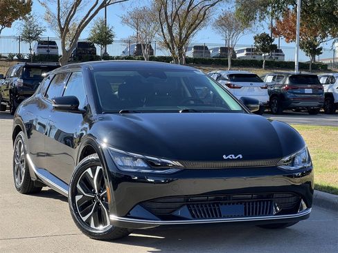 Used 2022 Kia EV6 Wind image 2