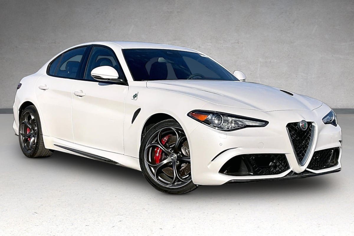 Used 2018 Alfa Romeo Giulia Quadrifoglio w/ Driver Assist Dynamic Package RWD image 2