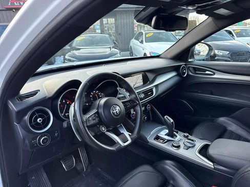 Used 2022 Alfa Romeo Stelvio Veloce image 24