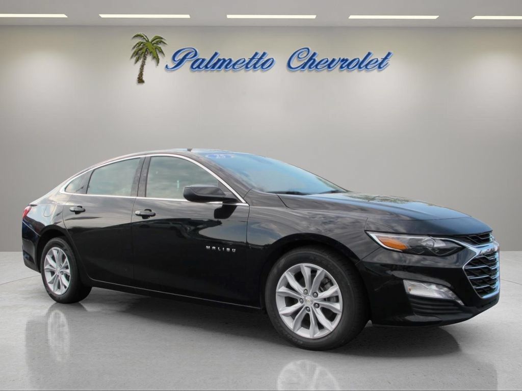 Used 2025 Chevrolet Malibu LT FWD image 1