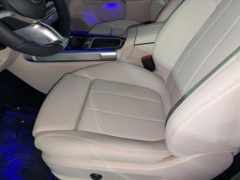 New 2025 Mercedes-Benz GLB 250 4MATIC image 4