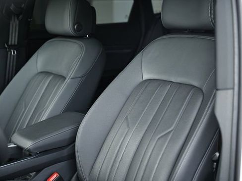 Used 2022 Audi e-tron Premium Plus image 22