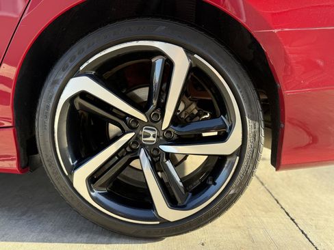 Used 2018 Honda Accord Sport image 9