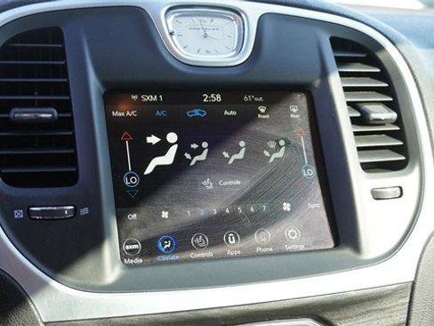 Certified 2022 Chrysler 300 Touring L image 21