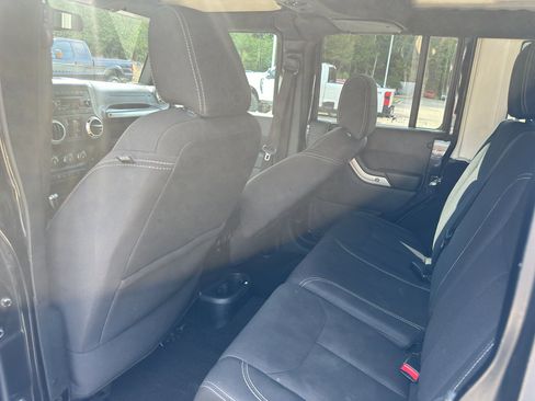 Used 2018 Jeep Wrangler Unlimited Sahara image 14