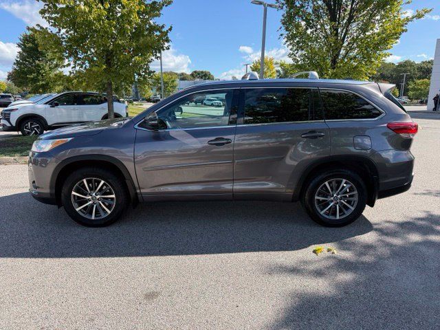 Used 2018 Toyota Highlander XLE AWD/4WD image 8
