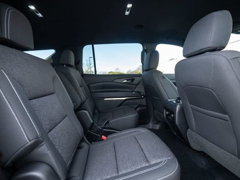 Used 2025 Chevrolet Traverse LT image 31