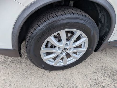 Used 2019 Nissan Rogue SV FWD image 7