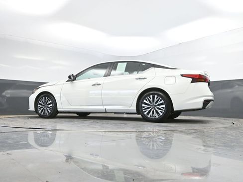 Used 2025 Nissan Altima 2.5 SV FWD image 33