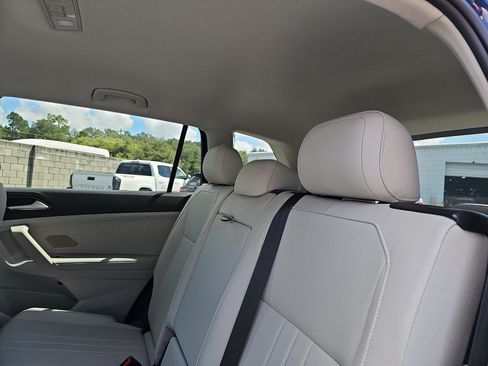 Used 2023 Volkswagen Tiguan SE FWD image 14