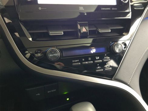 Used 2024 Toyota Camry XSE w/ Navigation Package image 24