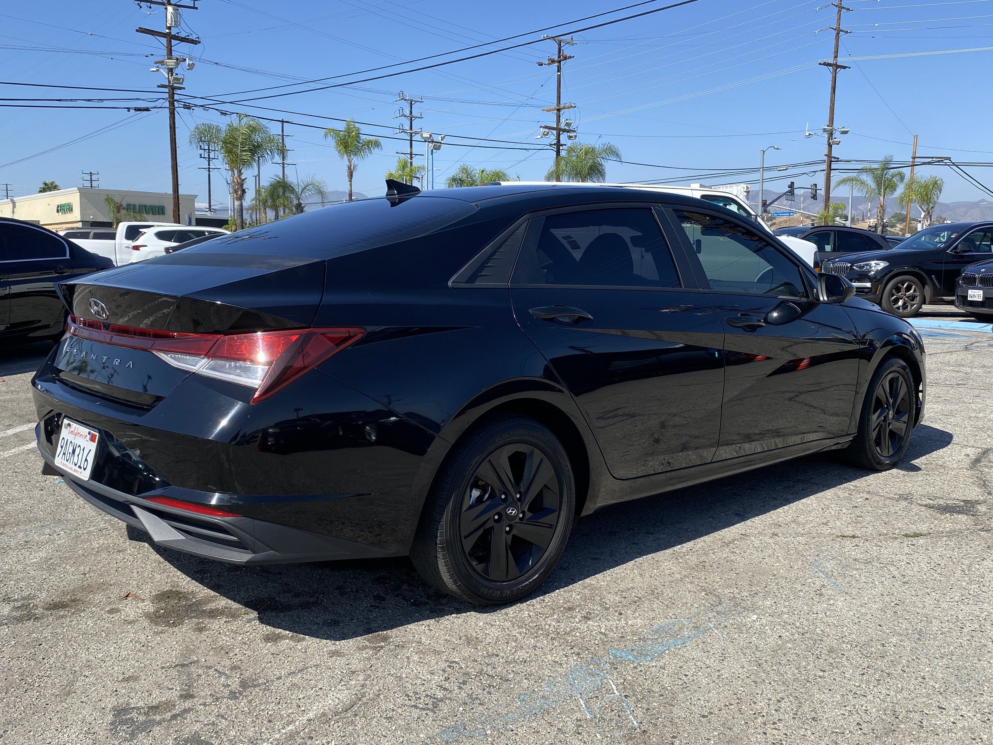 Used 2022 Hyundai Elantra SEL w/ Convenience Package FWD image 8