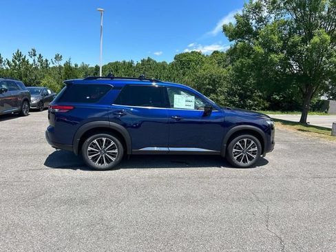 New 2026 Nissan Pathfinder Platinum w/ Cargo Package AWD/4WD image 2