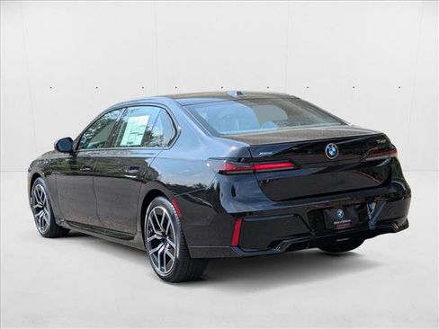 Used 2025 BMW 740i xDrive image 8