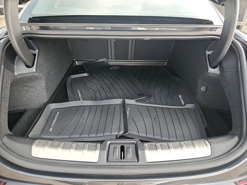 Certified 2025 Porsche Taycan image 27