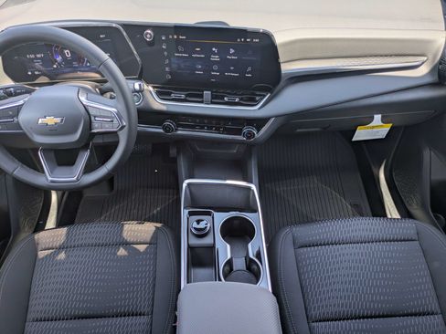 New 2026 Chevrolet Equinox LT w/ Safety and Technology Package FWD image 9