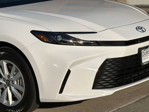 Used 2026 Toyota Camry LE w/ Convenience Package FWD image 5