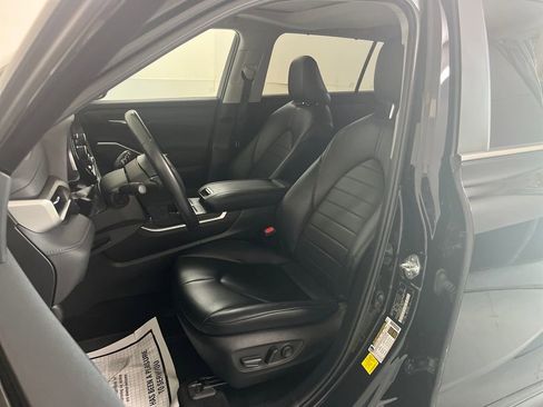 Used 2023 Toyota Highlander XSE image 19