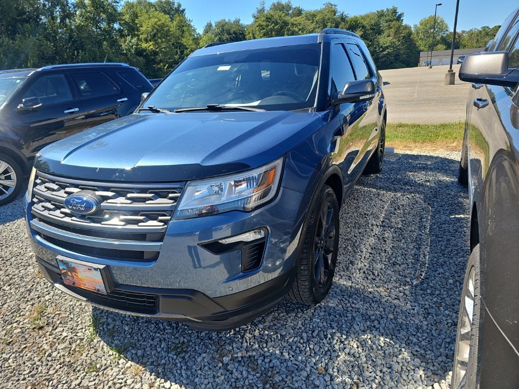 Used 2018 Ford Explorer XLT w/ Equipment Group 202A AWD/4WD image 3