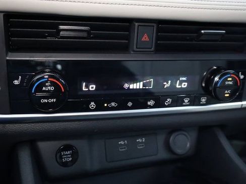 Used 2025 Nissan Rogue SV w/ SV Premium Package image 19