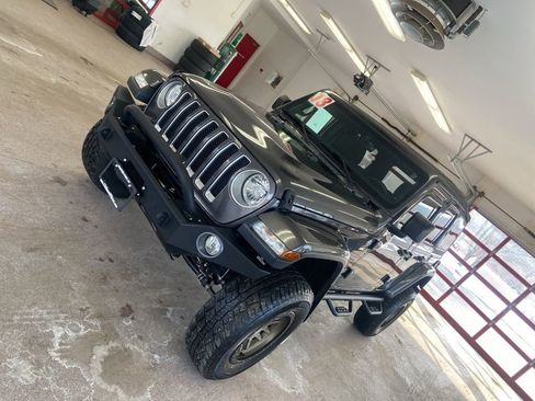 Used 2018 Jeep Wrangler Unlimited Sahara image 6