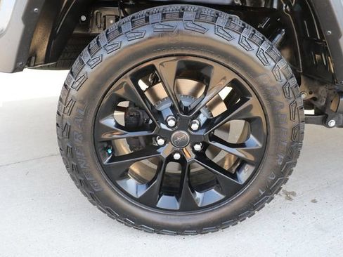 Used 2025 Jeep Gladiator Sport AWD/4WD image 8