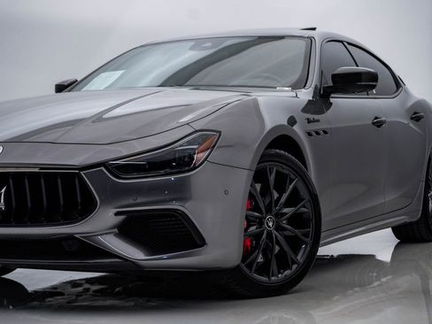 Used 2022 Maserati Ghibli Modena Q4 AWD/4WD image 2