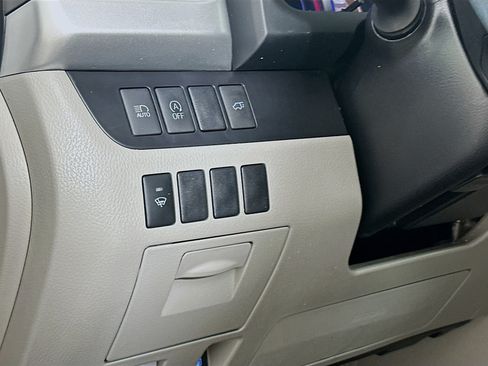 Used 2019 Toyota Highlander XLE FWD image 17