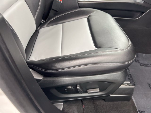 Used 2023 Ford Explorer XLT w/ Equipment Group 202A AWD/4WD image 24
